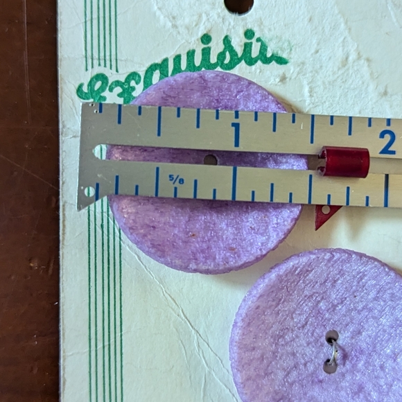 New with tags vintage lot of exquisite purple and pink buttons - Picture 3 of 3